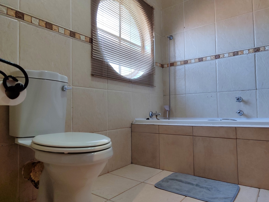5 Bedroom Property for Sale in Doringkruin North West